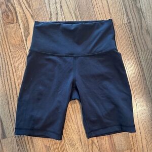 Lululemon Wunder Train High Rise Short 8” Size 6